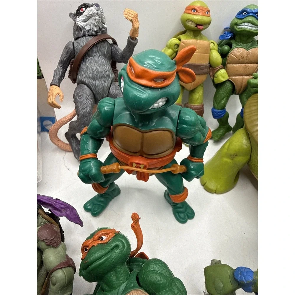 LOT 19 TEENAGE‎ MUTANT NINJA TURTLES ACTION FIGURES